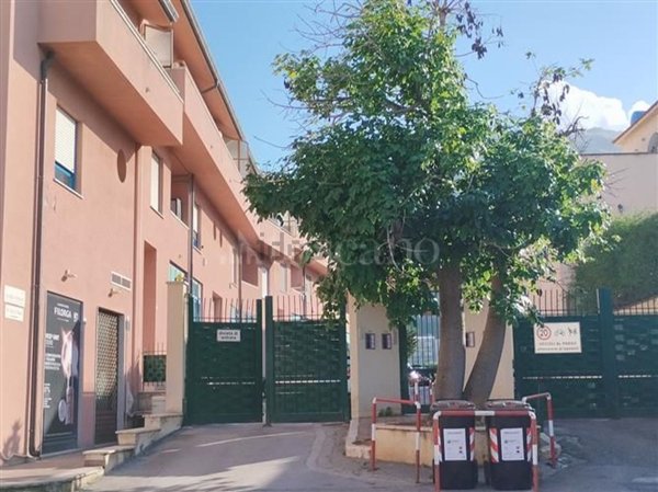 casa indipendente in vendita a Palermo in zona San Lorenzo