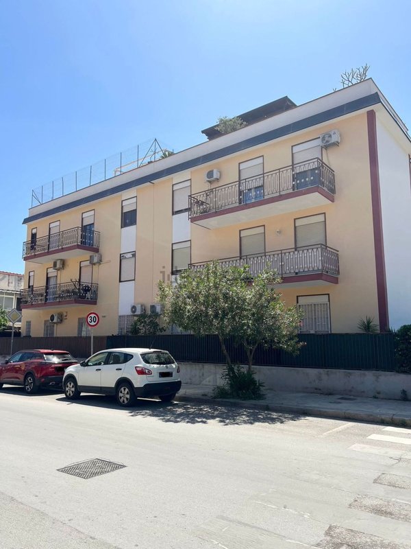 appartamento in vendita a Palermo in zona Partanna
