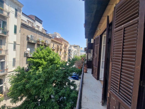 casa indipendente in vendita a Palermo in zona Politeama