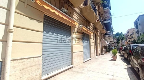 locale commerciale in vendita a Palermo in zona Libertà