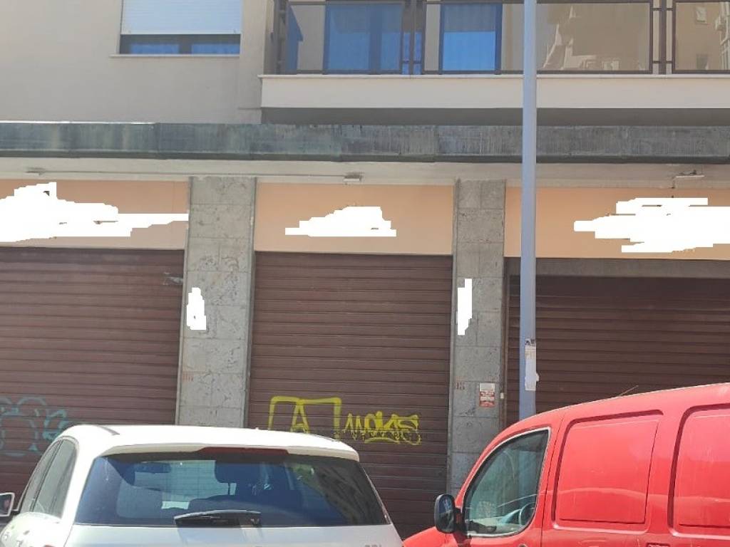 negozio in vendita a Palermo in zona Malaspina/Palagonia
