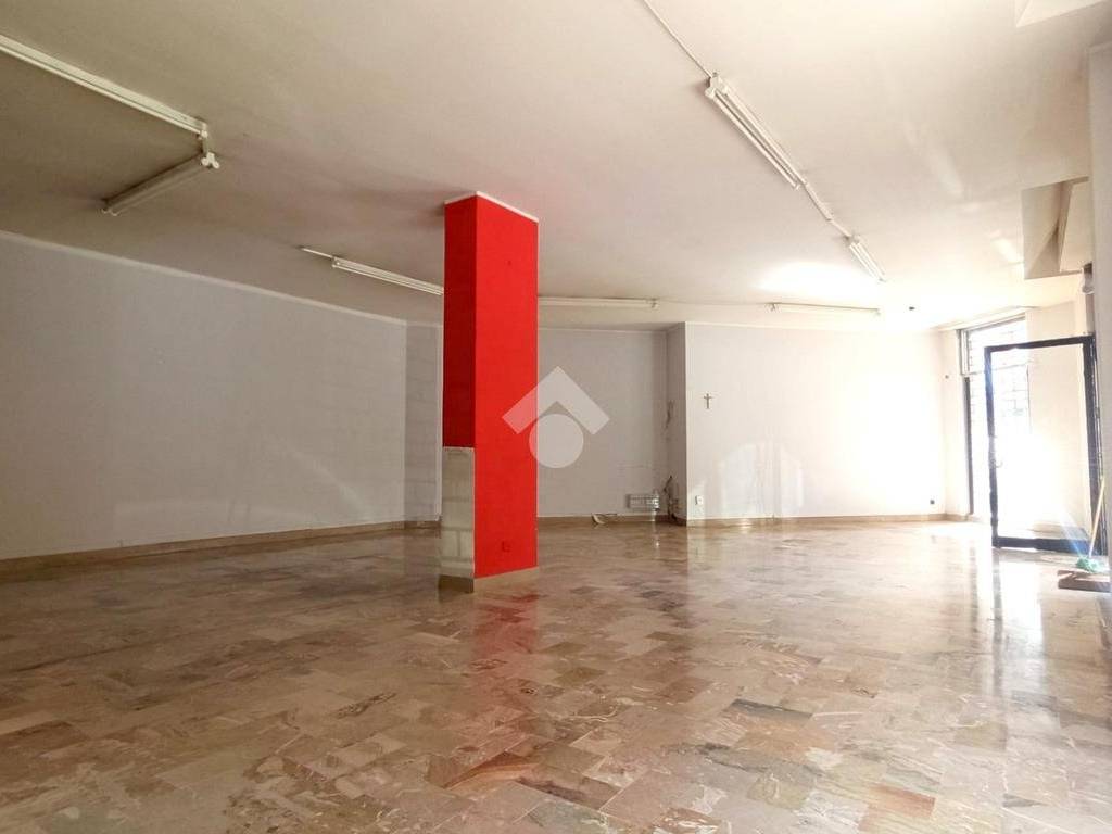 negozio in vendita a Palermo in zona Politeama