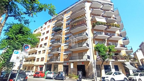 locale commerciale in vendita a Palermo in zona Libertà