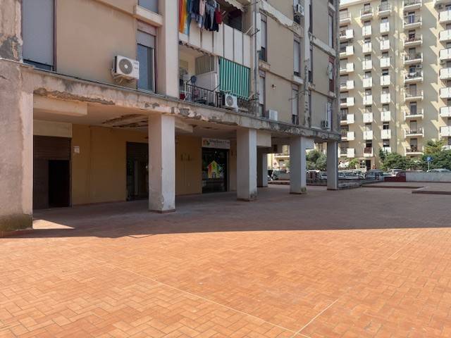 locale commerciale in vendita a Palermo in zona Montepellegrino