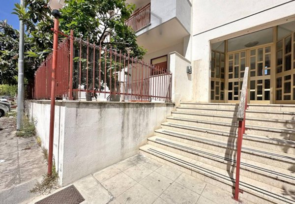 appartamento in vendita a Palermo in zona Montegrappa / Santa Rosalia