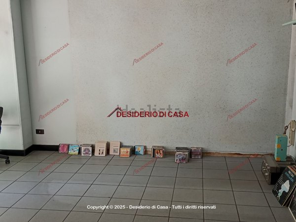 locale commerciale in vendita a Palermo in zona Malaspina/Palagonia