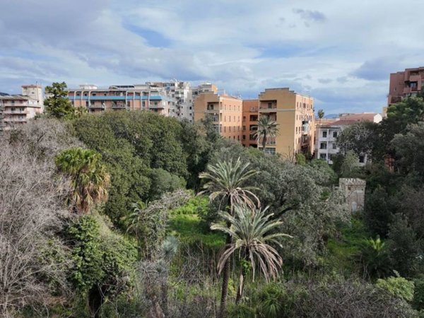 appartamento in vendita a Palermo in zona Malaspina/Palagonia