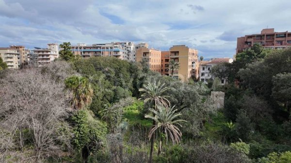 appartamento in vendita a Palermo in zona Malaspina/Palagonia
