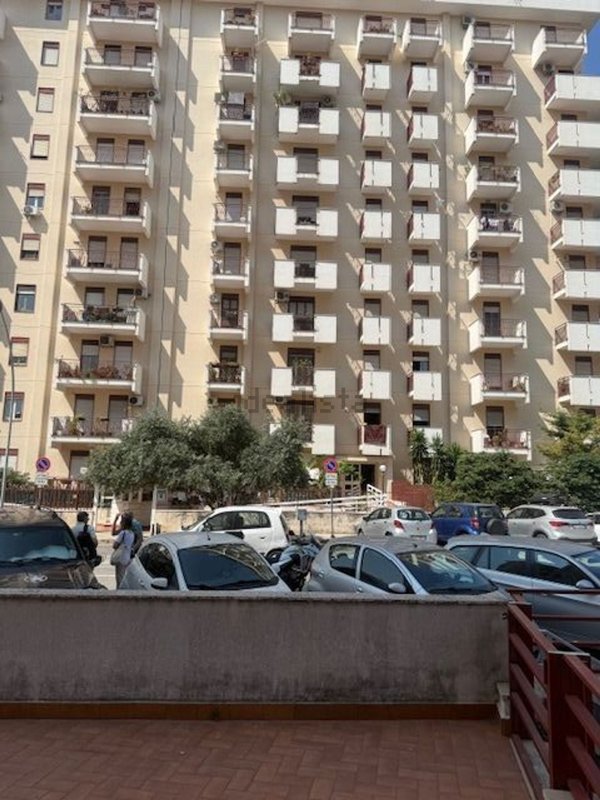 locale di sgombero in vendita a Palermo