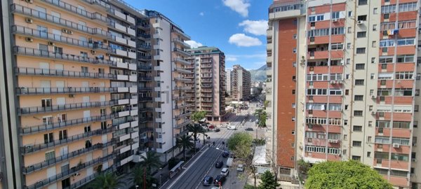 appartamento in vendita a Palermo in zona Malaspina/Palagonia