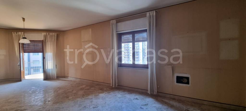 appartamento in vendita a Palermo in zona Malaspina/Palagonia