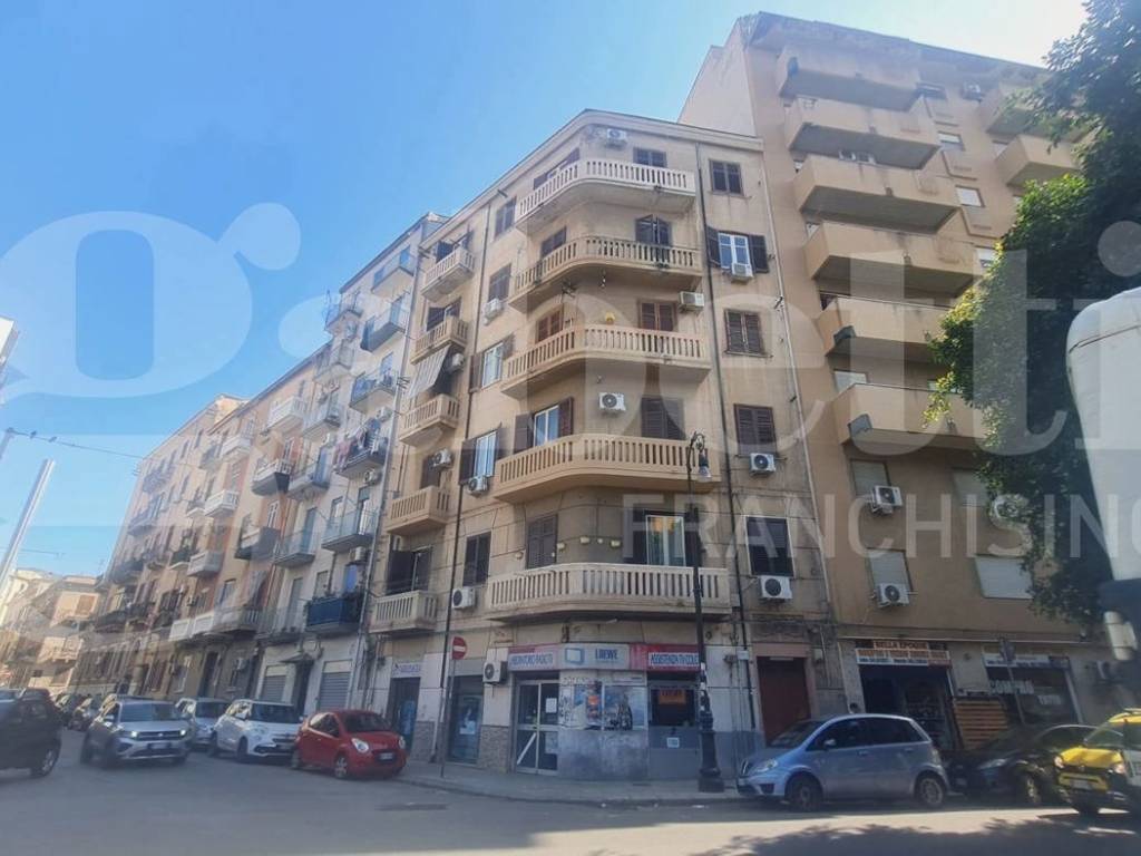 appartamento in vendita a Palermo in zona Montegrappa / Santa Rosalia