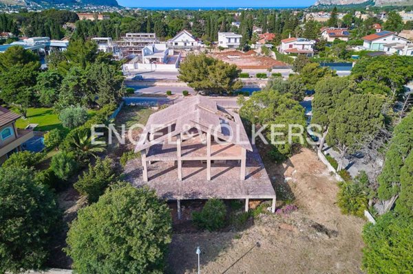 casa indipendente in vendita a Palermo in zona Mondello