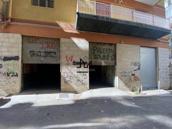 locale commerciale in vendita a Palermo in zona Baida
