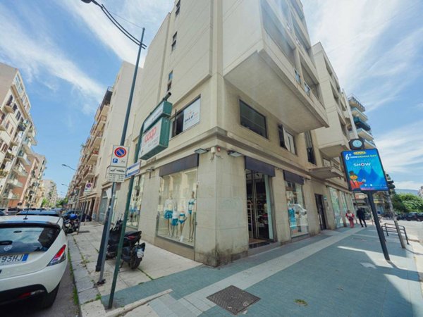 negozio in vendita a Palermo in zona Politeama