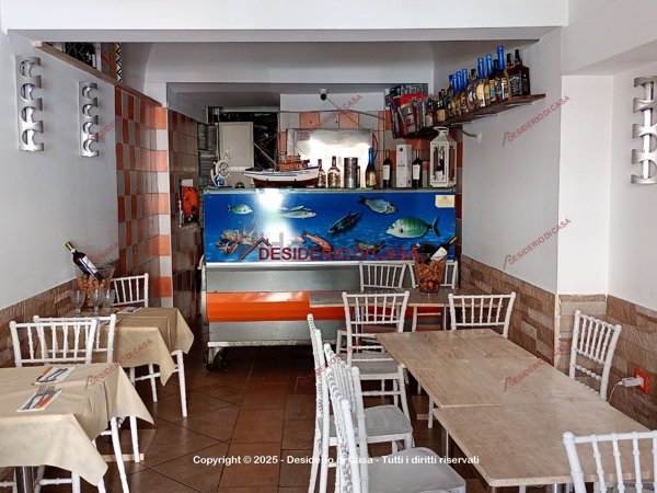locale commerciale in vendita a Palermo in zona Sferracavallo