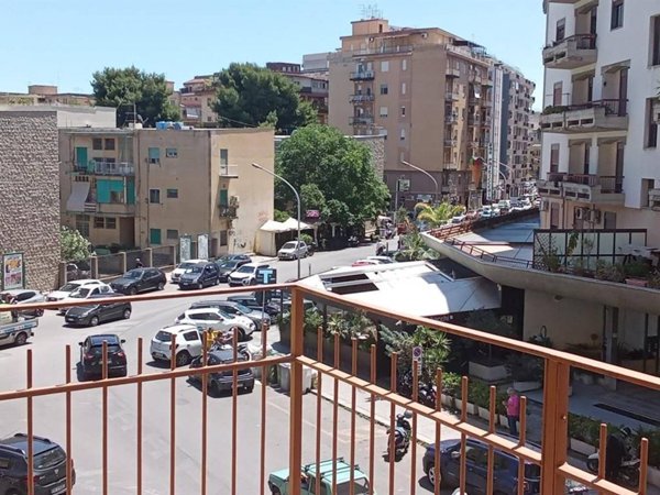 appartamento in vendita a Palermo in zona Malaspina/Palagonia