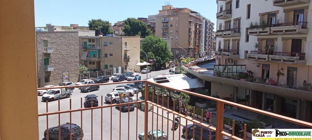 appartamento in vendita a Palermo in zona Malaspina/Palagonia