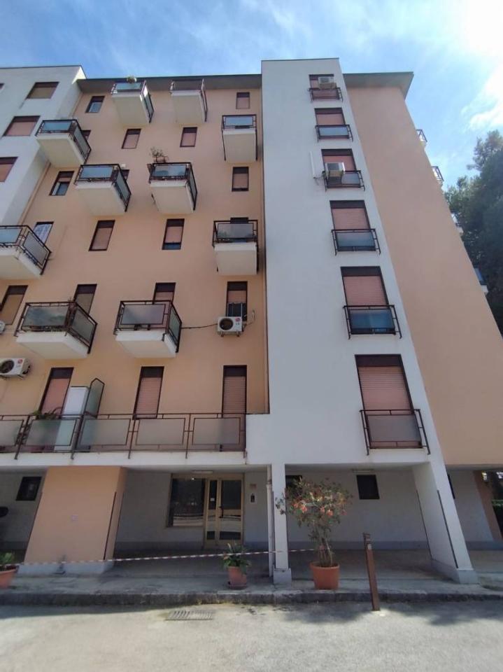 appartamento in vendita a Palermo in zona Zisa