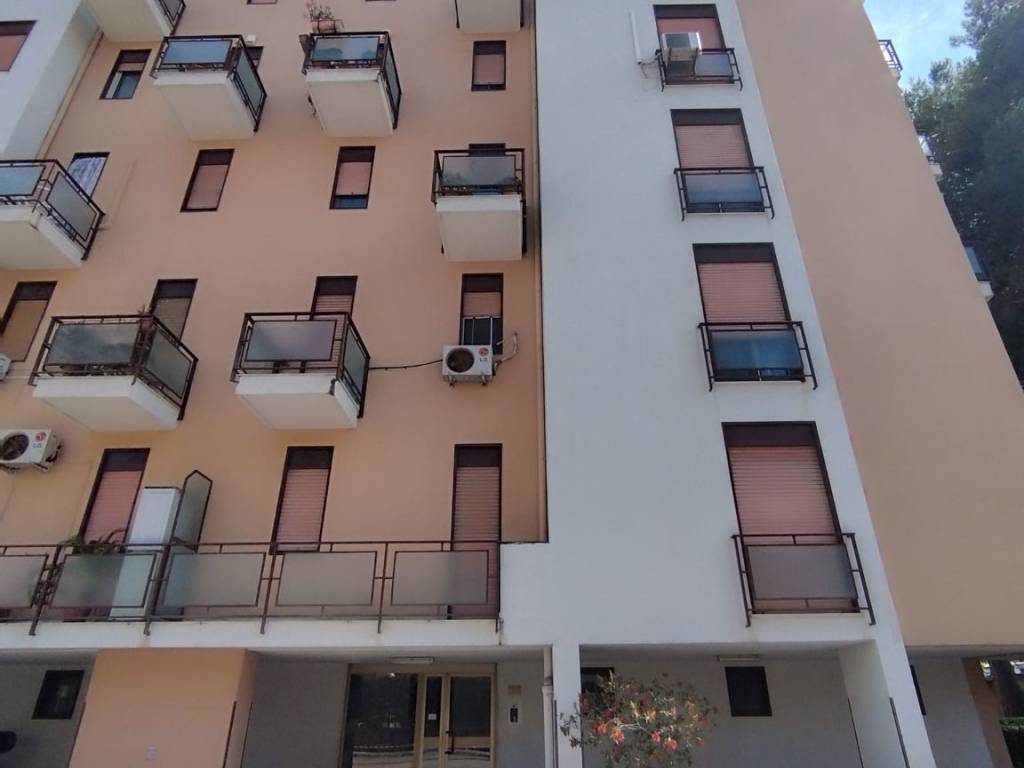 appartamento in vendita a Palermo in zona Zisa