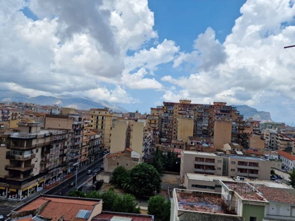 appartamento in vendita a Palermo in zona Montegrappa / Santa Rosalia