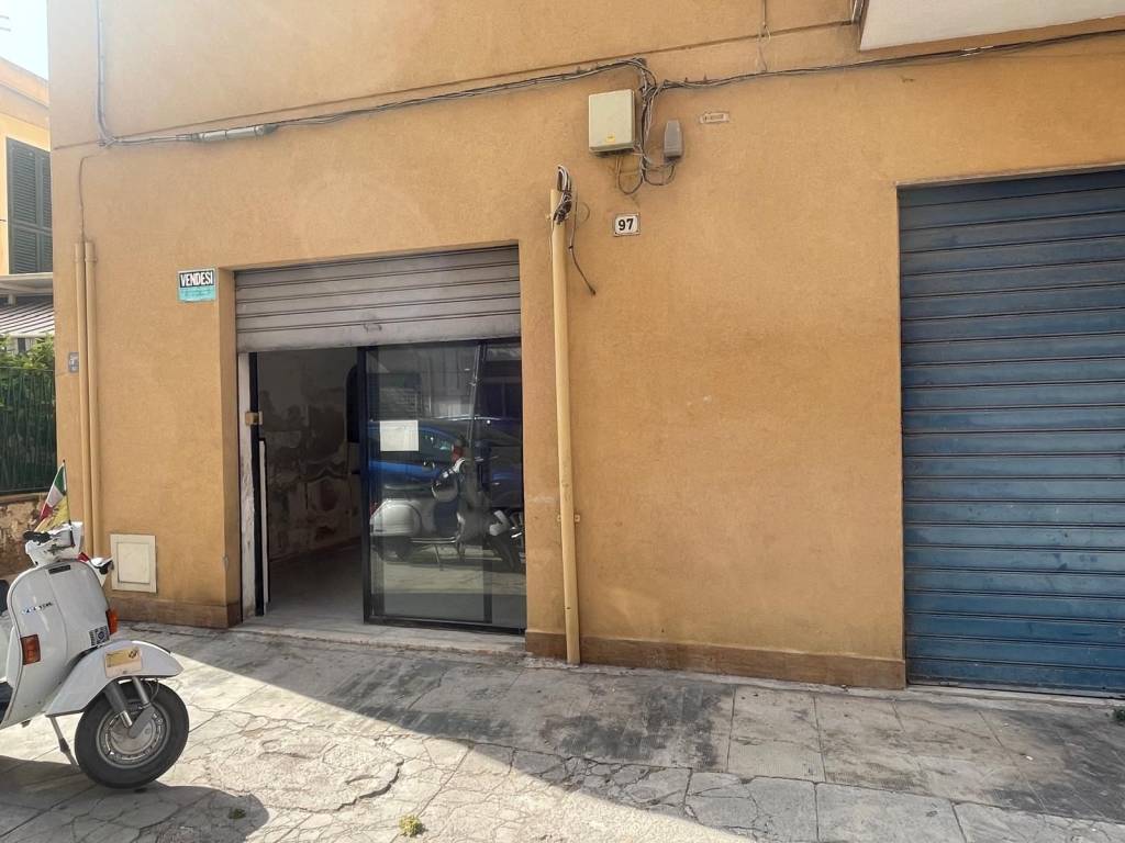 locale commerciale in vendita a Palermo in zona Malaspina/Palagonia