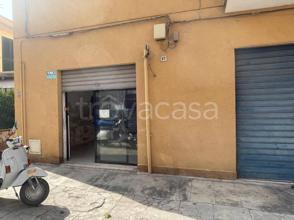 locale commerciale in vendita a Palermo in zona Noce