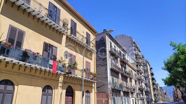 appartamento in vendita a Palermo in zona Malaspina/Palagonia