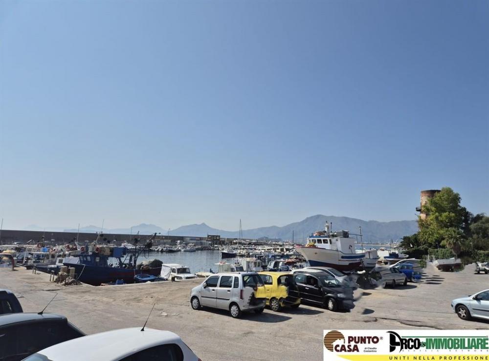 appartamento in vendita a Palermo in zona Arenella/Vergine Maria