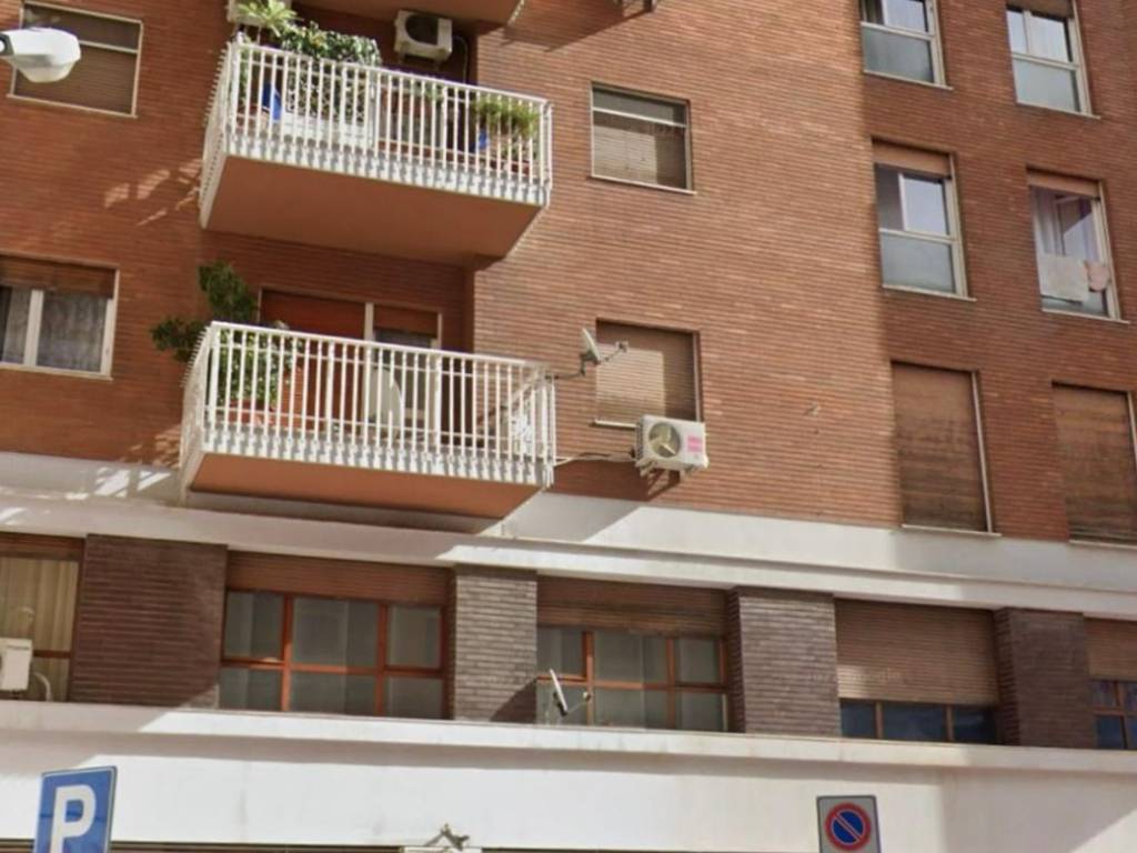 locale commerciale in vendita a Palermo in zona Montepellegrino