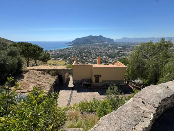 casa indipendente in vendita a Palermo in zona Mondello