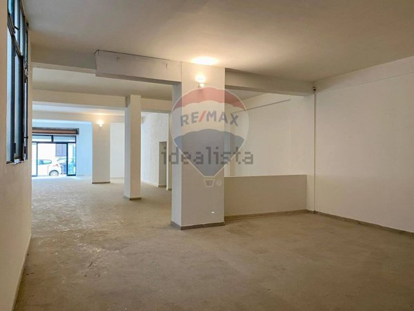 locale commerciale in vendita a Palermo in zona Noce
