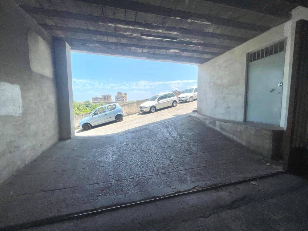 locale di sgombero in vendita a Palermo in zona Oreto