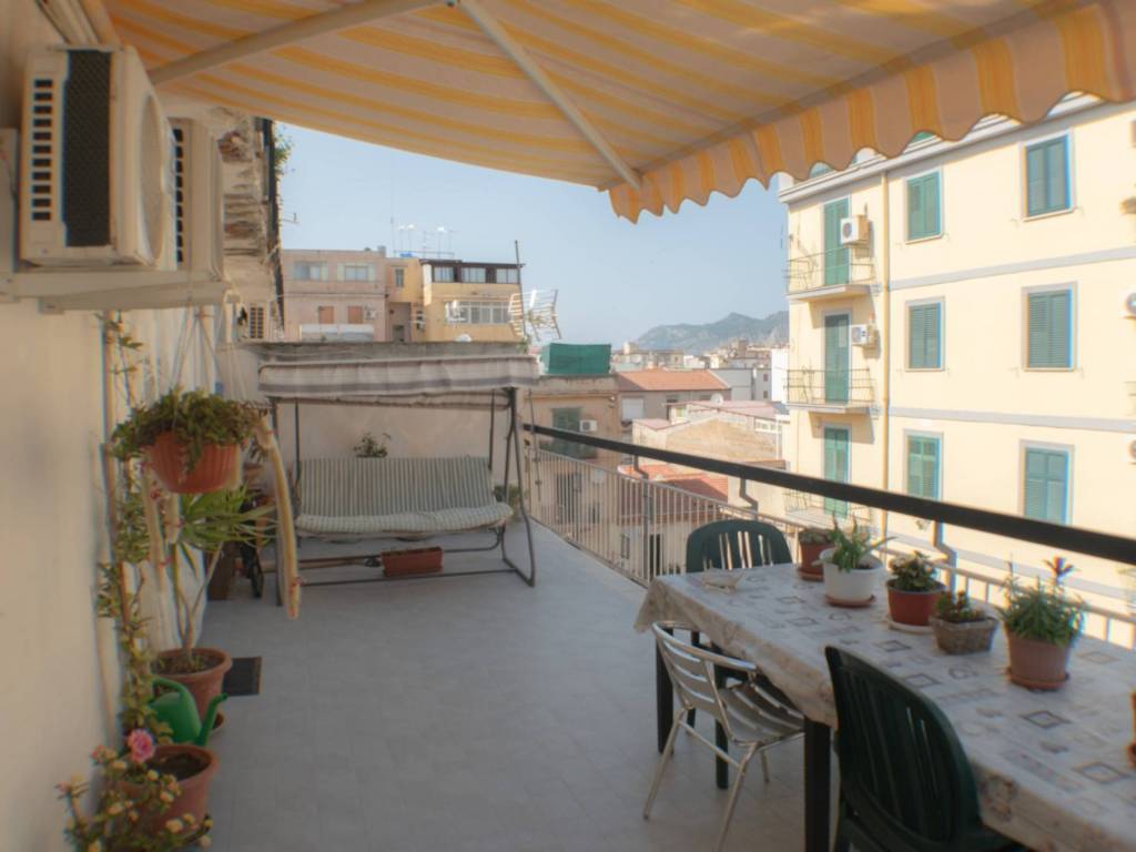 appartamento in vendita a Palermo in zona Malaspina/Palagonia