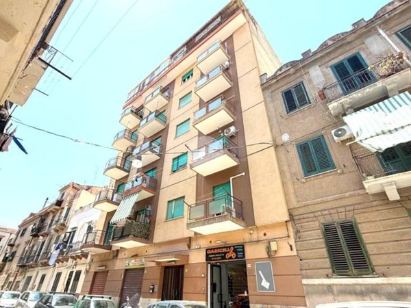 appartamento in vendita a Palermo in zona Malaspina/Palagonia