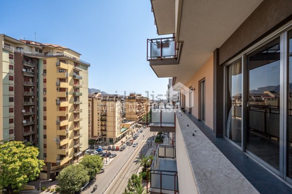 appartamento in vendita a Palermo in zona Malaspina/Palagonia