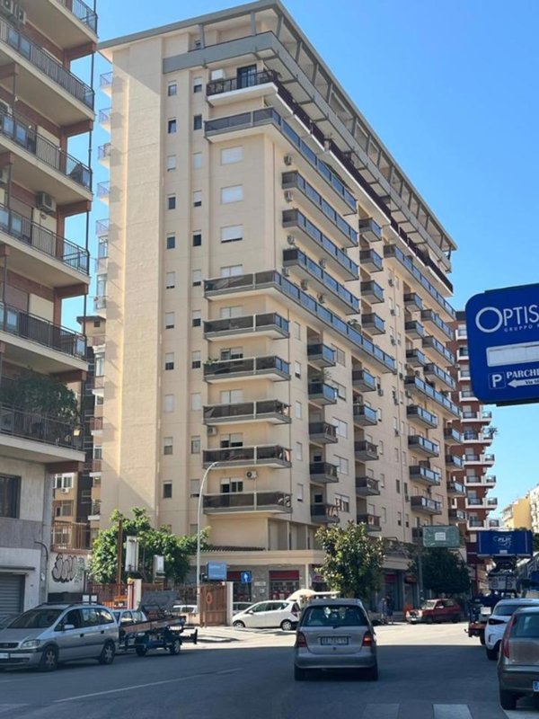 appartamento in vendita a Palermo in zona Malaspina/Palagonia