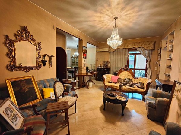 appartamento in vendita a Palermo in zona Malaspina/Palagonia