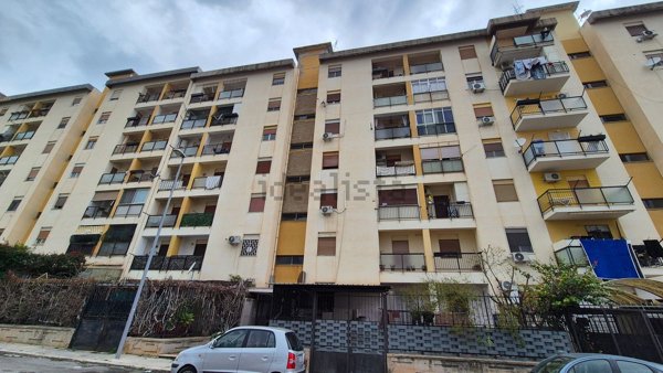 appartamento in vendita a Palermo in zona Montegrappa / Santa Rosalia