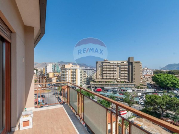 appartamento in vendita a Palermo in zona Zisa