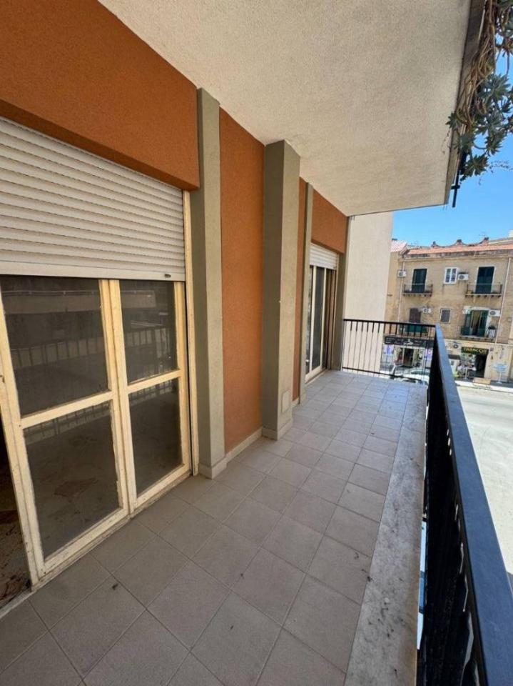 appartamento in vendita a Palermo in zona Malaspina/Palagonia
