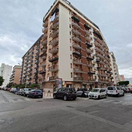 appartamento in vendita a Palermo in zona Arenella/Vergine Maria