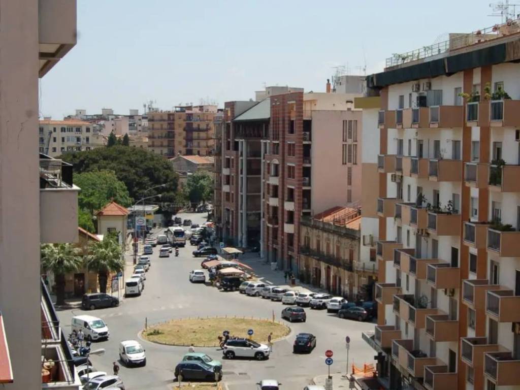 appartamento in vendita a Palermo in zona Malaspina/Palagonia