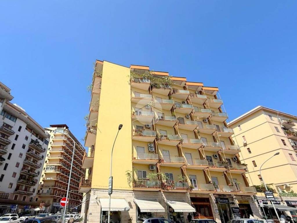 appartamento in vendita a Palermo in zona Malaspina/Palagonia