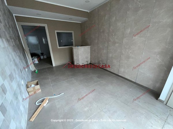 locale commerciale in vendita a Palermo in zona Mondello