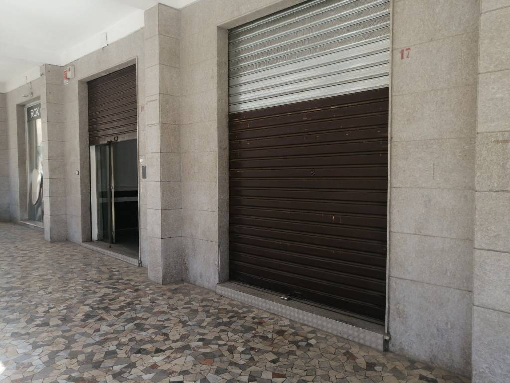 negozio in vendita a Palermo in zona Politeama