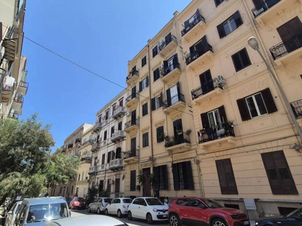 appartamento in vendita a Palermo in zona Zisa