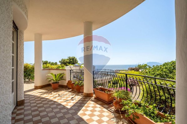 casa indipendente in vendita a Palermo in zona Arenella/Vergine Maria