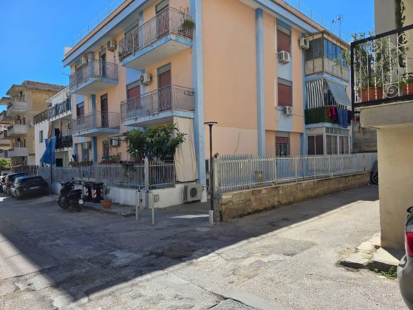 ufficio in vendita a Palermo in zona San Lorenzo