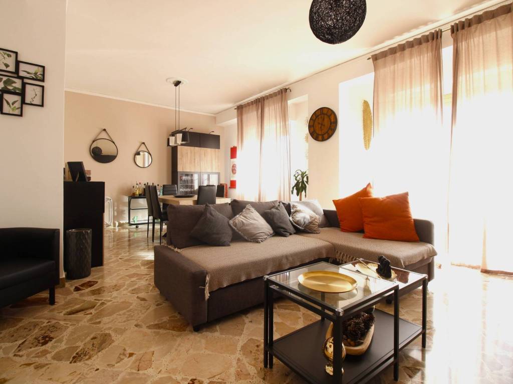 appartamento in vendita a Palermo in zona Malaspina/Palagonia